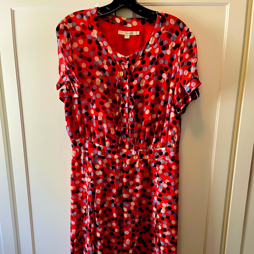 Boden knee-length cap-sleeved dress.